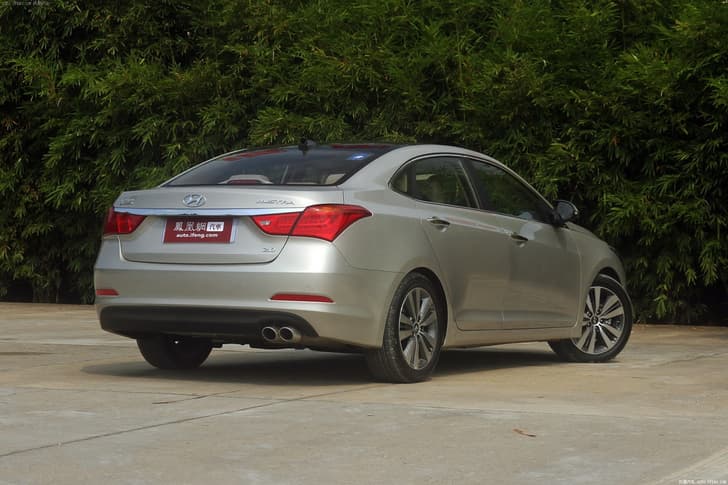 New Hyundai Mistra saloon photo gallery